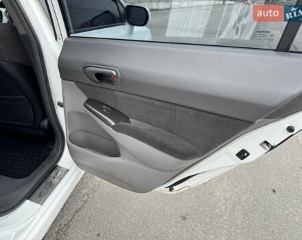 Белый Хонда Цивик, объемом двигателя 1.8 л и пробегом 236 тыс. км за 7000 $, фото 27 на Automoto.ua