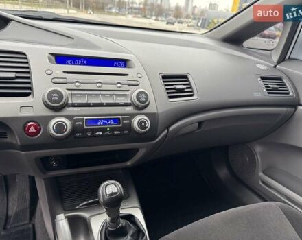 Белый Хонда Цивик, объемом двигателя 1.8 л и пробегом 236 тыс. км за 7000 $, фото 21 на Automoto.ua