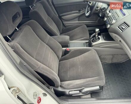 Белый Хонда Цивик, объемом двигателя 1.8 л и пробегом 236 тыс. км за 7000 $, фото 24 на Automoto.ua