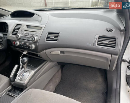 Белый Хонда Цивик, объемом двигателя 1.3 л и пробегом 260 тыс. км за 7500 $, фото 11 на Automoto.ua