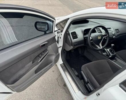Белый Хонда Цивик, объемом двигателя 1.8 л и пробегом 236 тыс. км за 7000 $, фото 15 на Automoto.ua