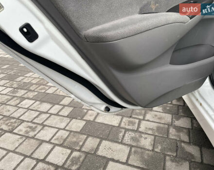 Белый Хонда Цивик, объемом двигателя 1.3 л и пробегом 260 тыс. км за 7500 $, фото 5 на Automoto.ua
