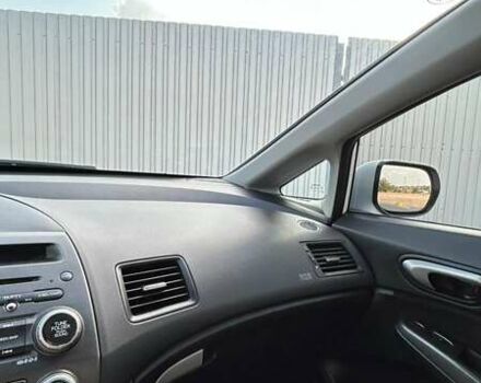 Белый Хонда Цивик, объемом двигателя 1.8 л и пробегом 259 тыс. км за 6300 $, фото 6 на Automoto.ua