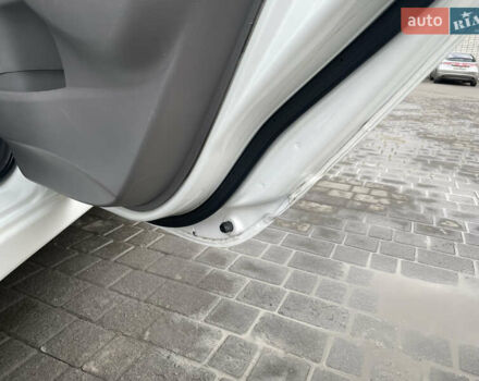 Белый Хонда Цивик, объемом двигателя 1.3 л и пробегом 260 тыс. км за 7500 $, фото 7 на Automoto.ua