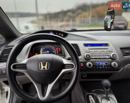 Белый Хонда Цивик, объемом двигателя 1.8 л и пробегом 283 тыс. км за 6000 $, фото 11 на Automoto.ua