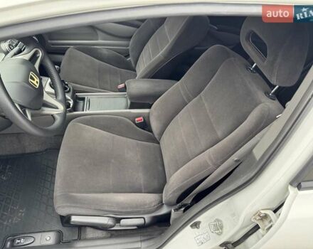 Белый Хонда Цивик, объемом двигателя 1.8 л и пробегом 236 тыс. км за 7000 $, фото 16 на Automoto.ua