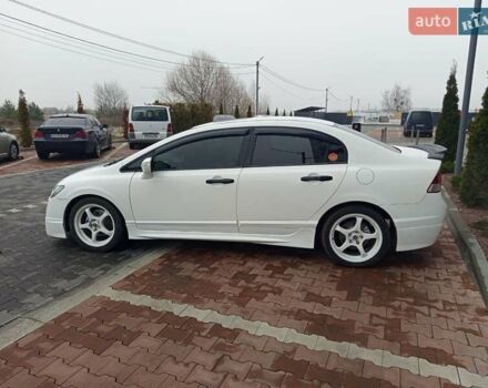 Белый Хонда Цивик, объемом двигателя 1.8 л и пробегом 250 тыс. км за 6800 $, фото 2 на Automoto.ua