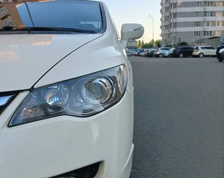 Белый Хонда Цивик, объемом двигателя 1.3 л и пробегом 203 тыс. км за 7500 $, фото 5 на Automoto.ua
