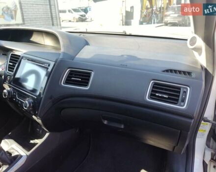 Хонда Цивик 2014 в Чернигове на Automoto.ua Белый Хонда Цивик, объемом двигателя 1.8 л и пробегом 168 тыс. км за 9900 $, фото 24 на Automoto.ua