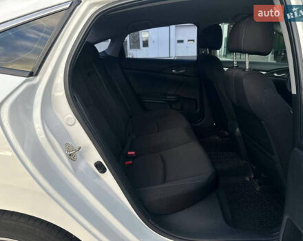 Белый Хонда Цивик, объемом двигателя 2 л и пробегом 153 тыс. км за 12950 $, фото 35 на Automoto.ua