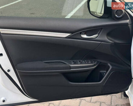 Белый Хонда Цивик, объемом двигателя 2 л и пробегом 153 тыс. км за 12950 $, фото 32 на Automoto.ua