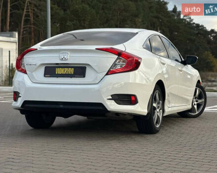 Белый Хонда Цивик, объемом двигателя 2 л и пробегом 153 тыс. км за 12950 $, фото 16 на Automoto.ua