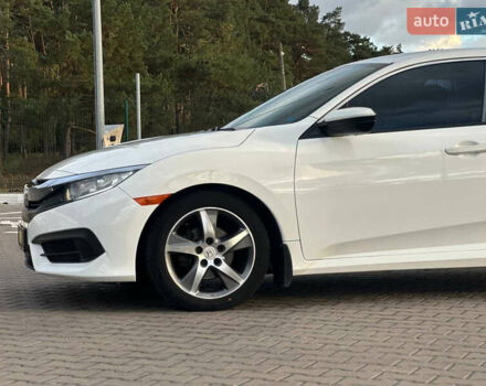 Белый Хонда Цивик, объемом двигателя 2 л и пробегом 153 тыс. км за 12950 $, фото 10 на Automoto.ua