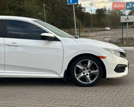 Белый Хонда Цивик, объемом двигателя 2 л и пробегом 153 тыс. км за 12950 $, фото 14 на Automoto.ua