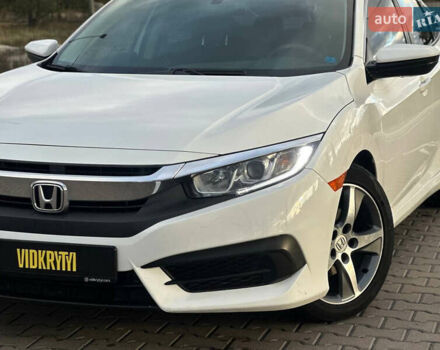 Белый Хонда Цивик, объемом двигателя 2 л и пробегом 153 тыс. км за 12950 $, фото 7 на Automoto.ua