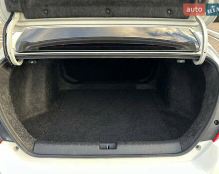 Белый Хонда Цивик, объемом двигателя 2 л и пробегом 153 тыс. км за 12950 $, фото 31 на Automoto.ua