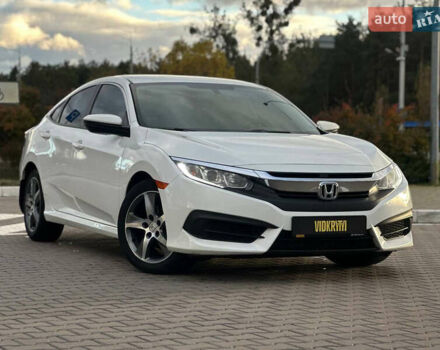 Белый Хонда Цивик, объемом двигателя 2 л и пробегом 153 тыс. км за 12950 $, фото 2 на Automoto.ua