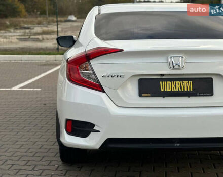 Белый Хонда Цивик, объемом двигателя 2 л и пробегом 153 тыс. км за 12950 $, фото 12 на Automoto.ua