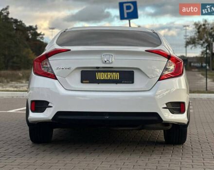 Белый Хонда Цивик, объемом двигателя 2 л и пробегом 153 тыс. км за 12950 $, фото 8 на Automoto.ua