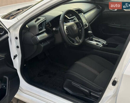 Белый Хонда Цивик, объемом двигателя 2 л и пробегом 153 тыс. км за 12950 $, фото 34 на Automoto.ua