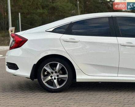 Белый Хонда Цивик, объемом двигателя 2 л и пробегом 153 тыс. км за 12950 $, фото 9 на Automoto.ua