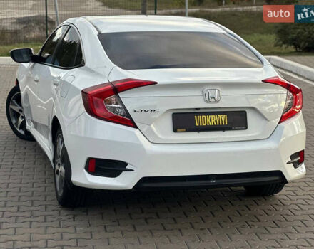 Белый Хонда Цивик, объемом двигателя 2 л и пробегом 153 тыс. км за 12950 $, фото 15 на Automoto.ua