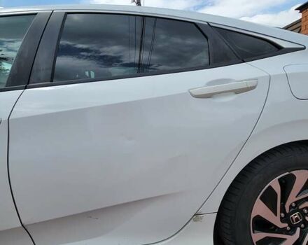 Белый Хонда Цивик, объемом двигателя 1.6 л и пробегом 169 тыс. км за 15000 $, фото 6 на Automoto.ua