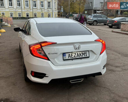Белый Хонда Цивик, объемом двигателя 2 л и пробегом 110 тыс. км за 16000 $, фото 4 на Automoto.ua
