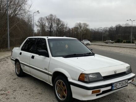 Белый Хонда Цивик, объемом двигателя 1.5 л и пробегом 294 тыс. км за 1100 $, фото 1 на Automoto.ua