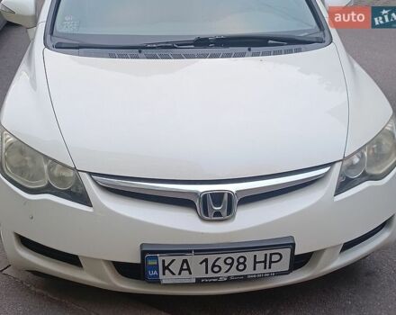 Белый Хонда Цивик, объемом двигателя 1.8 л и пробегом 179 тыс. км за 6400 $, фото 1 на Automoto.ua
