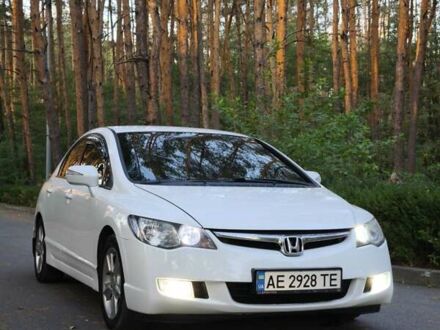 Хонда Цивик 2008 в Новомосковске на Automoto.ua Белый Хонда Цивик, объемом двигателя 1.8 л и пробегом 170 тыс. км за 7000 $, фото 1 на Automoto.ua