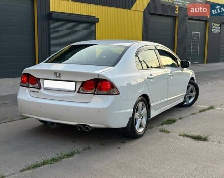 Белый Хонда Цивик, объемом двигателя 1.8 л и пробегом 111 тыс. км за 10100 $, фото 1 на Automoto.ua