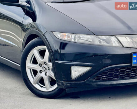 Черный Хонда Цивик, объемом двигателя 1.8 л и пробегом 203 тыс. км за 5777 $, фото 7 на Automoto.ua