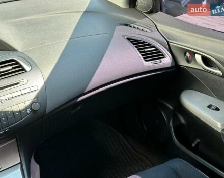 Черный Хонда Цивик, объемом двигателя 1.8 л и пробегом 190 тыс. км за 6280 $, фото 16 на Automoto.ua