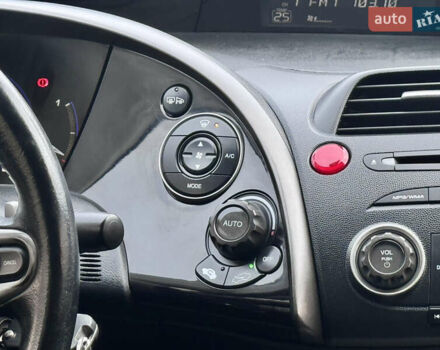 Черный Хонда Цивик, объемом двигателя 1.8 л и пробегом 203 тыс. км за 5777 $, фото 24 на Automoto.ua