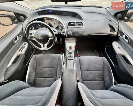 Черный Хонда Цивик, объемом двигателя 1.8 л и пробегом 203 тыс. км за 5777 $, фото 20 на Automoto.ua