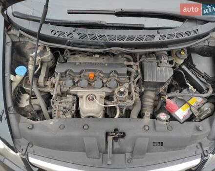 Черный Хонда Цивик, объемом двигателя 1.8 л и пробегом 202 тыс. км за 6600 $, фото 5 на Automoto.ua