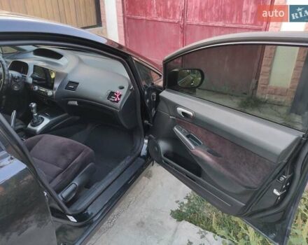 Черный Хонда Цивик, объемом двигателя 1.8 л и пробегом 239 тыс. км за 5500 $, фото 1 на Automoto.ua