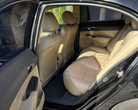 Черный Хонда Цивик, объемом двигателя 1.3 л и пробегом 288 тыс. км за 8000 $, фото 6 на Automoto.ua