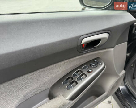 Черный Хонда Цивик, объемом двигателя 1.3 л и пробегом 420 тыс. км за 4400 $, фото 11 на Automoto.ua