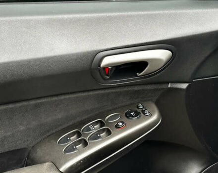 Черный Хонда Цивик, объемом двигателя 1.8 л и пробегом 440 тыс. км за 5700 $, фото 4 на Automoto.ua