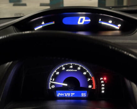 Черный Хонда Цивик, объемом двигателя 1.8 л и пробегом 245 тыс. км за 6800 $, фото 6 на Automoto.ua