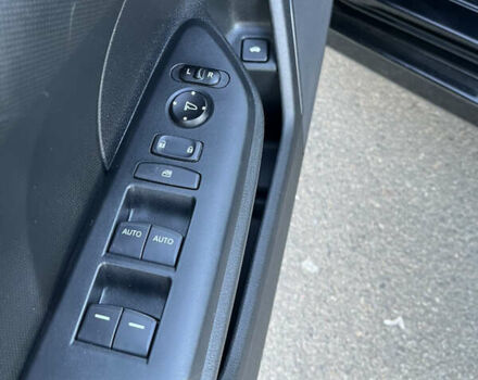 Черный Хонда Цивик, объемом двигателя 2 л и пробегом 129 тыс. км за 12300 $, фото 12 на Automoto.ua