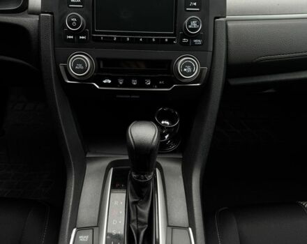 Черный Хонда Цивик, объемом двигателя 2 л и пробегом 140 тыс. км за 14000 $, фото 7 на Automoto.ua