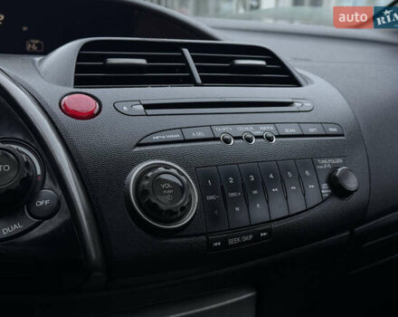 Красный Хонда Цивик, объемом двигателя 1.8 л и пробегом 282 тыс. км за 5999 $, фото 25 на Automoto.ua