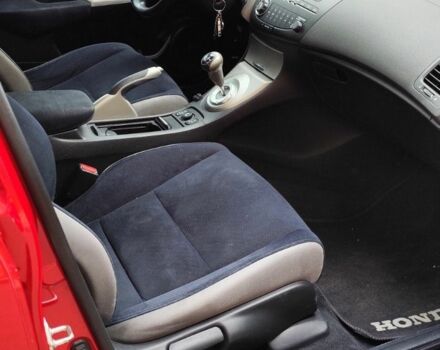 Красный Хонда Цивик, объемом двигателя 1.8 л и пробегом 220 тыс. км за 6500 $, фото 7 на Automoto.ua