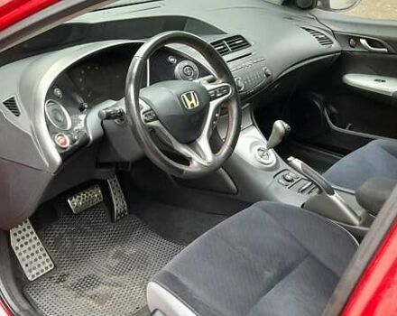 Красный Хонда Цивик, объемом двигателя 1.8 л и пробегом 207 тыс. км за 6500 $, фото 2 на Automoto.ua