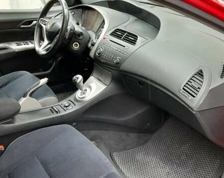 Красный Хонда Цивик, объемом двигателя 1.8 л и пробегом 207 тыс. км за 6500 $, фото 5 на Automoto.ua