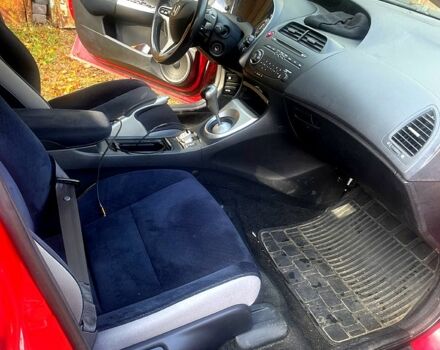 Красный Хонда Цивик, объемом двигателя 1.8 л и пробегом 325 тыс. км за 1999 $, фото 4 на Automoto.ua