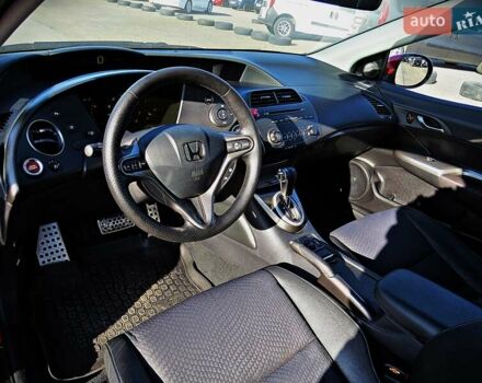 Красный Хонда Цивик, объемом двигателя 1.8 л и пробегом 113 тыс. км за 9800 $, фото 5 на Automoto.ua